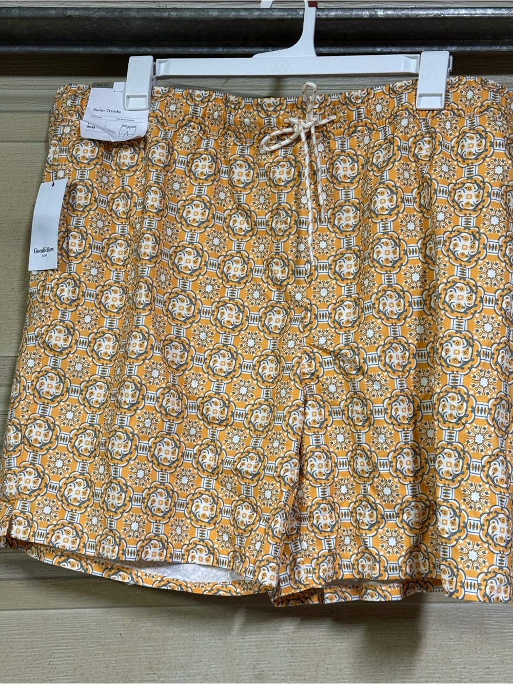 Goodfellow & Co Gold and White Medallion Print Men’s Athletic Shorts multi sizes